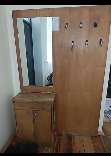 seyfi qapi: Dəhliz üçün asma paltar askısı və güzgülü konsol dəsti - Material — 1