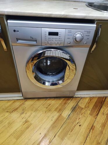 Uzunmüddətli kirayə mənzillər: 9 cu mk yeni tikili 18/6 sı üzeyir şadlıq sarayın yanı predelka 2 — 4