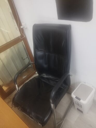 вывоз старой мебели: Классическое кресло, Б/у