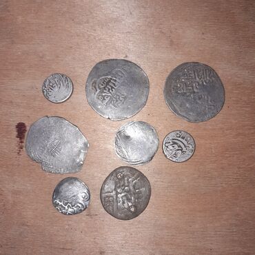 Монеты: Продаю монеты серебро за все 15000со