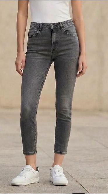 kape kacketa: ZARA farmerice 
Velicina XS 
Cena 1200 din🟨🟨 — 1