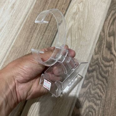 Bijuteriya vitrinləri: Ətir, aksesuar, bijuteriya vitrini Ünvan; Yeni Ramana, Şuşa şəhərciyi — 13