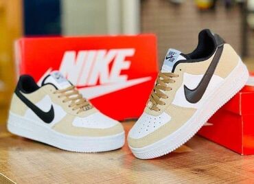 Women's Sneakers and athletic shoes: Nike Air Force
Brojevi od 36 do 44 — 11