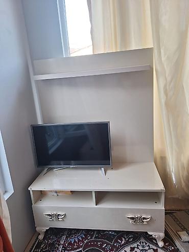 TV altlığı: Televizor satılmır!! Ağ rəngli TV stendi və arxa panelli media modulu — 1