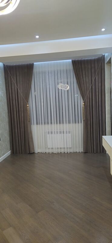 Pərdə və tüllər: Qalın, boz rəngli, zərli naxışlı pərdələr otağa zərif və dəbli bir — 19