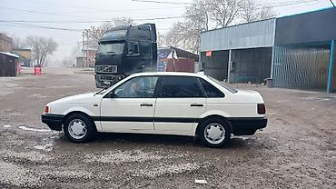 Volkswagen: Volkswagen Passat: 1988 г., Седан — 4