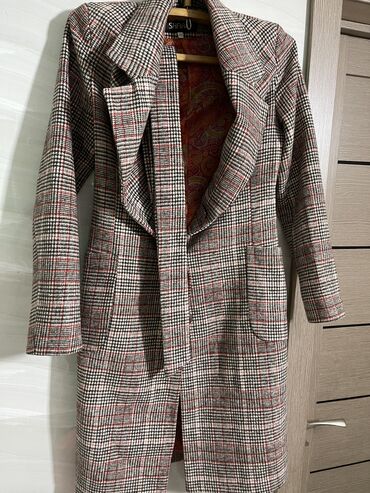в наличии пальто: Пальто, XL (EU 42), 2XL (EU 44)