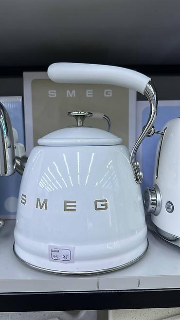 Чайник Smeg, стиль ретро 50’s Style, белый цвет. - Корпус из