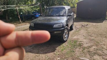 купить чехлы на гольф 4: Toyota RAV4: 1995 г., 2 л, Автомат, Газ