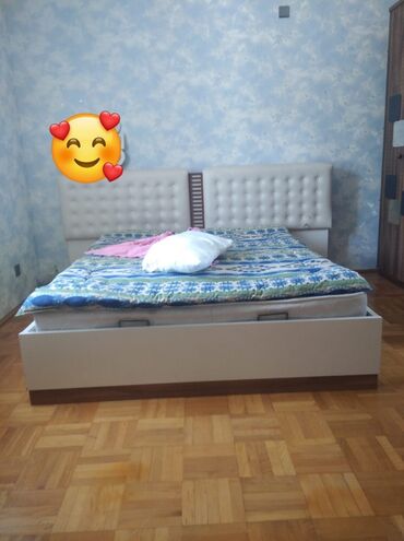 раскладная кровать: Taxt 180 manata satılır.Bazalıdı.Ünvan Xırdalan.Ayla91