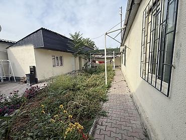 house pro: Дом с закрытым двором и просторным навесом - Кирпичный забор по — 5