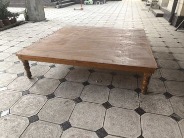 металлические стол: Хан такта стол сатылат. абалы жакшы. 4 дана бар