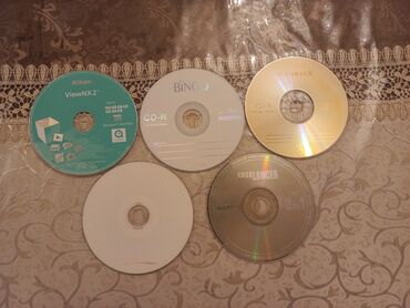 disk dvd: CD disklər satilir (PC' üçün). Biri 3 azn' di. Çatdırılma var ancaq