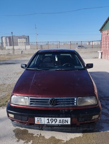 Volkswagen: Volkswagen Vento: 1993 г., 1.8 л, Механика, Бензин, Седан