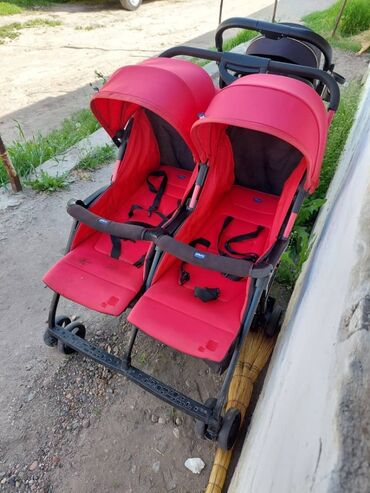 коляска для двойняшек: Коляска, цвет - Розовый, Б/у