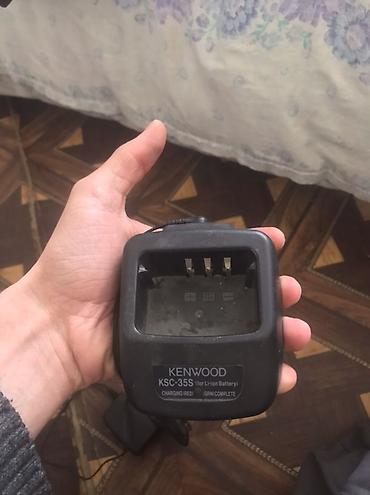 kenwood maqintafon: Kenwood portativ həvəskar/peşəkar rabitə stansiyası (təxmini TK — 4