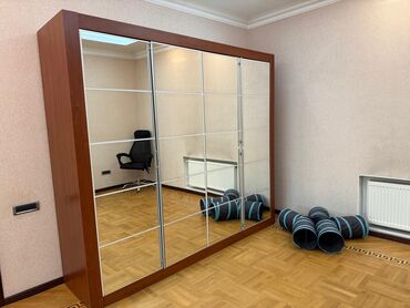 Komodlar: İşlənmiş, Kupe, 2 qapılı Düz dolab, Dəhliz dolabı