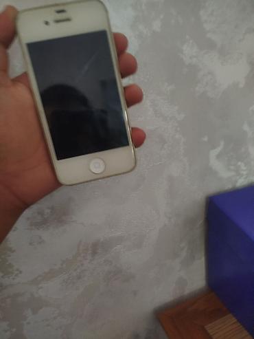 nokia n91: Смартфон Apple iPhone 4/4s, корпус белого цвета. Основные — 1