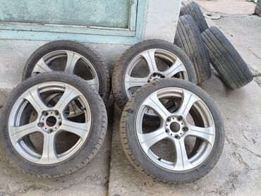 ауди а читири: Дөңгөлөктөр монтажда 215 / 45 / R 17, Кыш, Комплект, Куйма, тешиктери - 5