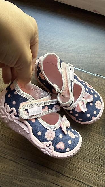 Детская обувь: Детская обувь, две пары. 1) Кроссовки/полуботинки Small Foot (Made in — 4