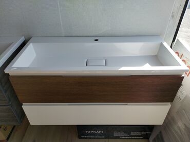 раковина под стиральную машину: Mebel ilə inteqrasiya olunmuş geniş hamam lavabosu - Minimalist