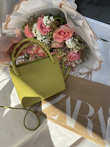 Çantalar: Çiyin çantası, Zara, Yeni