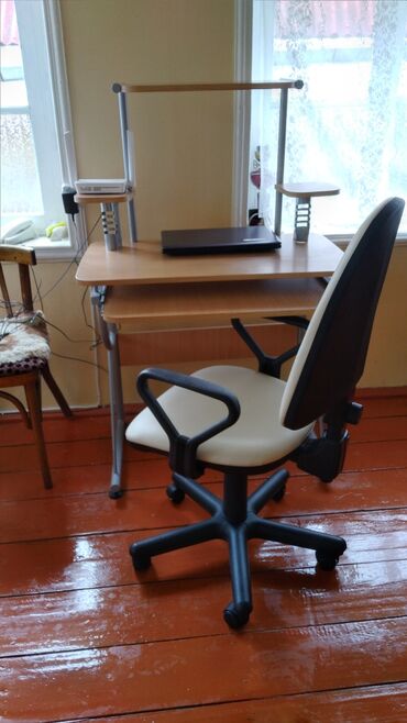 icareye ofisler: Kompyuter stolu