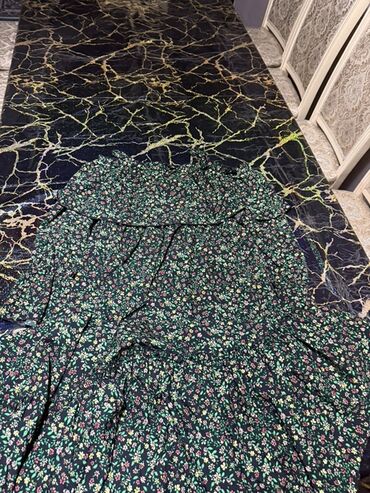 детские платья с длинным рукавом: Qadın donu – qara fon üzərində xırda çiçəkli naxış - Model: uzun