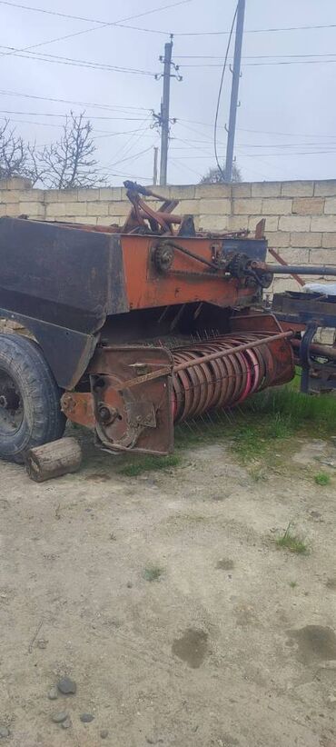 satlıq traktor 82: Pres baqlayan satilir il 1993, yaxsi veziyyetde.
Etrafli zeng vurun