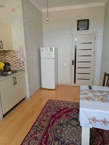 Mağazalar: Bina 28 may küçəsində yerləşir Ev binanın 3 cü mərtəbəsində yerləşir — 21