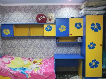 шифоньер трехстворчатый с антресолью: Г.Ош
Продается,сост. отличное 7000