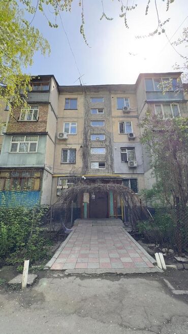 продается орошаемая земля в жайылско районе алтыр будёновка 5 40 гектар цена договорная с довой проблем нету оформление сразу: 3 бөлмө, 65 кв. м, 104-серия, 4 кабат, Косметикалык ремонт