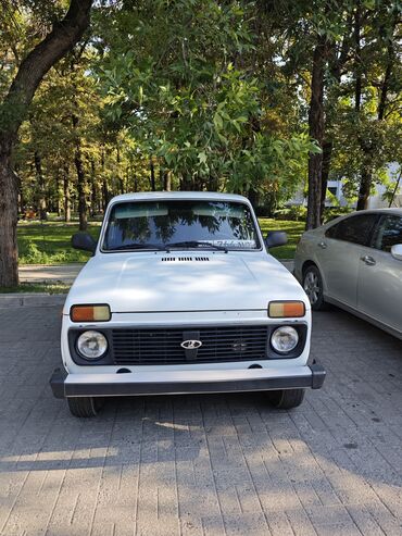 зиль 131: ВАЗ (ЛАДА) 4x4 Нива: 2012 г., 1.7 л, Механика, Бензин, Внедорожник