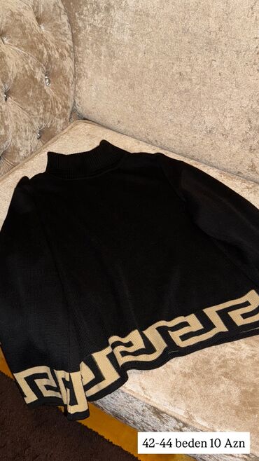 Köynək və bluzalar: Geyimler her biri yeni kimidir — 32