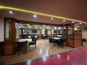 Restoran, kafelər: İçəri şəhər metrosunun yaxınlığında, 360 kv sahəsi olan (yarızirzəmi — 1