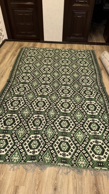 Qədim xalçalar: Az işlənilmiş kilim xalça Uzunluq 3m en 2m 2 üzlüdür. Ən son şəkil — 9