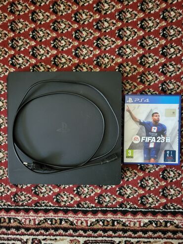 PS4 (Sony Playstation 4): Sony Playstation 4, u potpunosti ispravan, bez ostecenja i ogrebotina