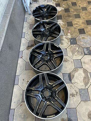 Диски: Комплект из 4 легкосплавных дисков AMG. - Диаметр: 20" (визуально — 8