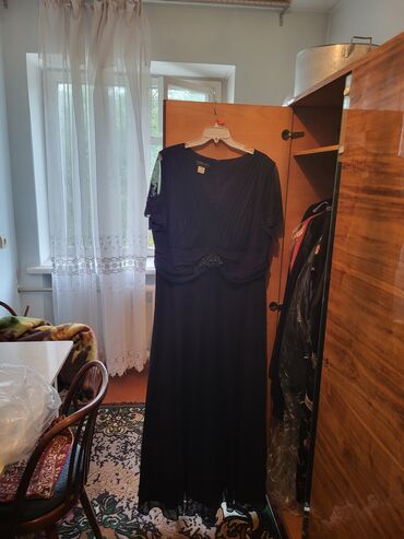 вечернее платье с баской: Вечернее платье, Длинная модель, Камни