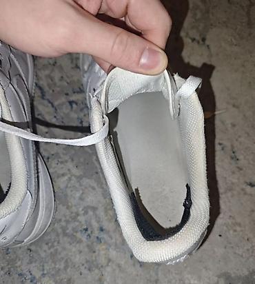 Эркектердин кроссовкасы, 42, 42.5, Nike, Колдонулган, түсү - Ак, Акылуу жеткирүү — 2