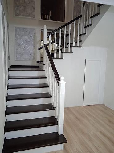 Деревянные лестницы: Деревянная лестница Для дома, Форма лестницы: Г-образная, Стиль: Классический — 5