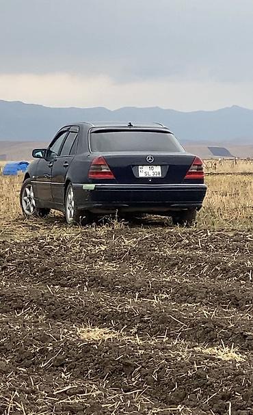 Mercedes-Benz: Mercedes-Benz sedan - Korpus: 4 qapılı sedan, tünd rəng - Salon — 2