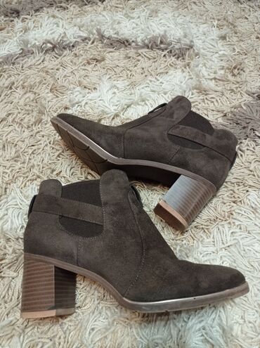 bele patike i odelo: Ankle boots, 36