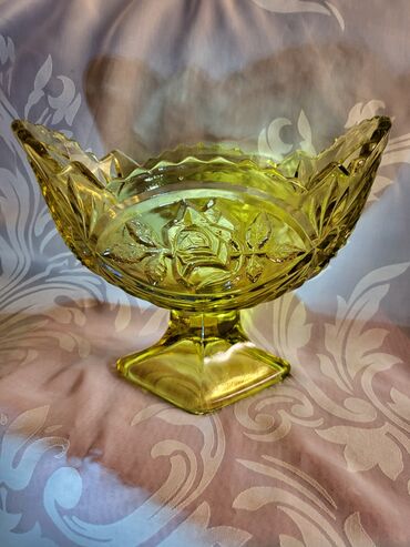 Kante: Bombonijera nova iz 30ih. godina. presovano staklostaklara — 1