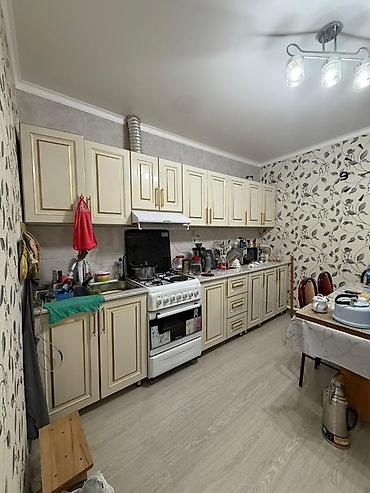 Продажа коттеджей и домов: Уй сатылат кочкор айылында Мал жаккан жери бар 2 этаж чоп жыйнаган — 23