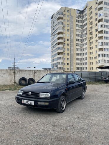 Volkswagen: Volkswagen Vento: 1994 г., 1.8 л, Механика, Бензин, Седан