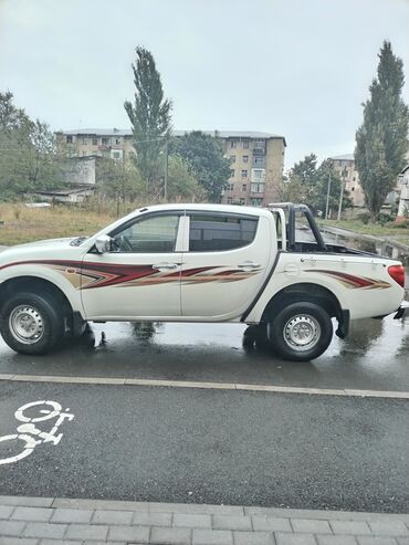 Mitsubishi: Mitsubishi pikap – ikiqat kabinəli, arxa açıq yük bölməsi və — 12