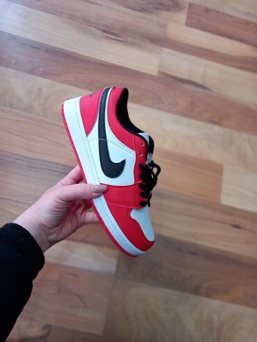 Women's Sneakers and athletic shoes: 41 — 28