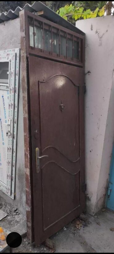 çəngəl qaşıq dəstləri: *gülü.h*
Dəmir Qapı *150Azn*.
ünvan:Buzovna (65/63)