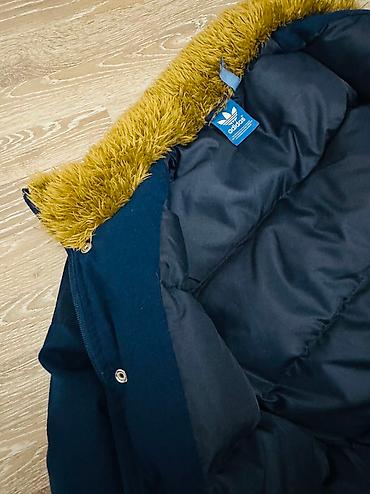 домашние вещи: Оригинальная пуховая куртка Adidas в идеальном состоянии, наполнитель — 3